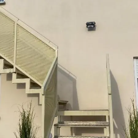 Jozephine 3 By Guide Pula