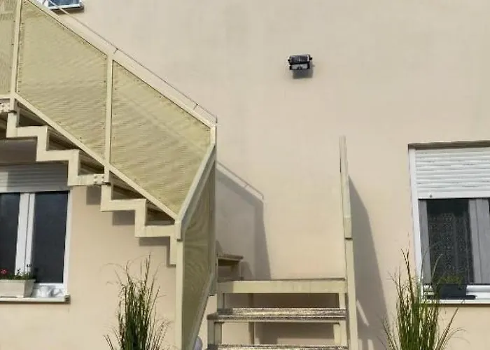 Jozephine 3 By Guide Pula