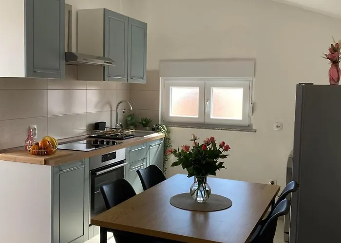 Jozephine 3 By Guide Apartman Pula